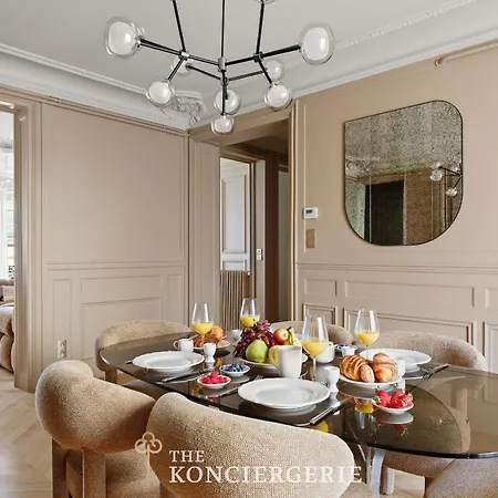 Champs Elysees Luxury 120 M2 2 Bedrooms Ac Lift アパート