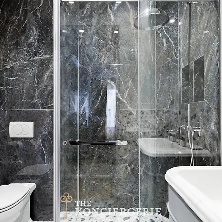 Champs Elysees Luxury 120 M2 2 Bedrooms Ac Lift アパート
